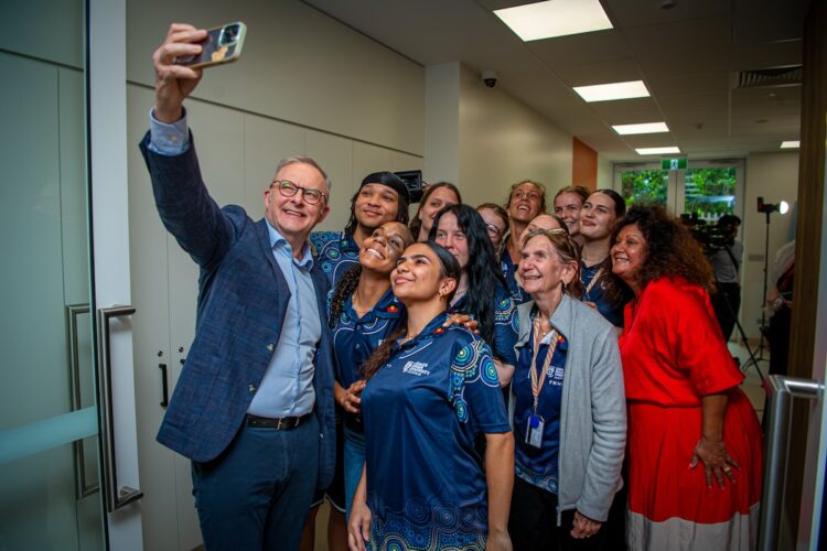 Prime Minister Anthony Albanese with CDU First Nations Health Pathways students and Minister for Indigenous Australians Senator Malarndirri McCarthy in the new Centre for Better Health Futures building where the medical program and students are based at CDU’s Casuarina Campus. Image: CDU.