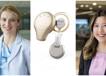 Oticon Medical audiologists Stephanie Carrick, left, and Zlindt See, right, with the Sentio System. Images: Oticon Medical.